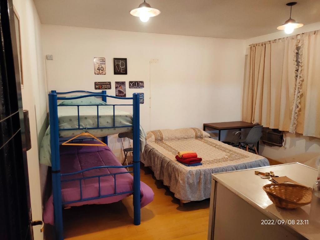 a bedroom with a bunk bed and a bed at Renovado departamento céntrico a mts de peatonal in Mendoza