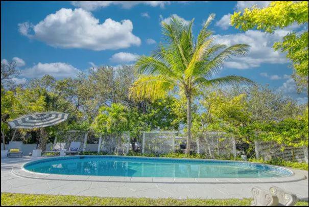 Huge Lake Compound Pool Private Suites 3 Homes, Fort Lauderdale ...