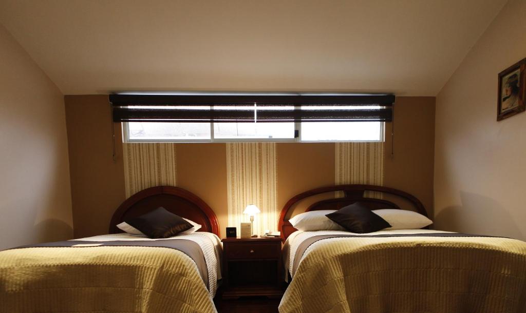 Postel nebo postele na pokoji v ubytování Villa Emilia Hostal