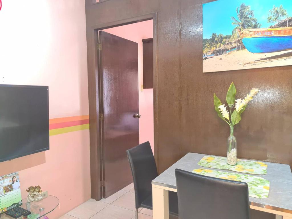 Budget Friendly Staycation in Valley Mansions - One-Bedroom Apartment