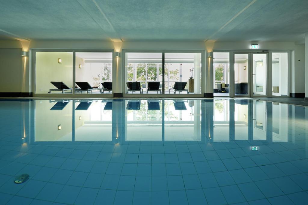 Bazén v ubytování NaturKulturHotel Stumpf nebo v jeho okolí