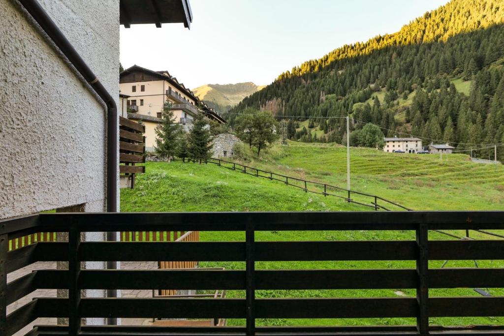 Fotografia z galérie ubytovania Cambrembo a 3km da foppolo casa x6persone con Camino e Wifi v destinácii Valleve