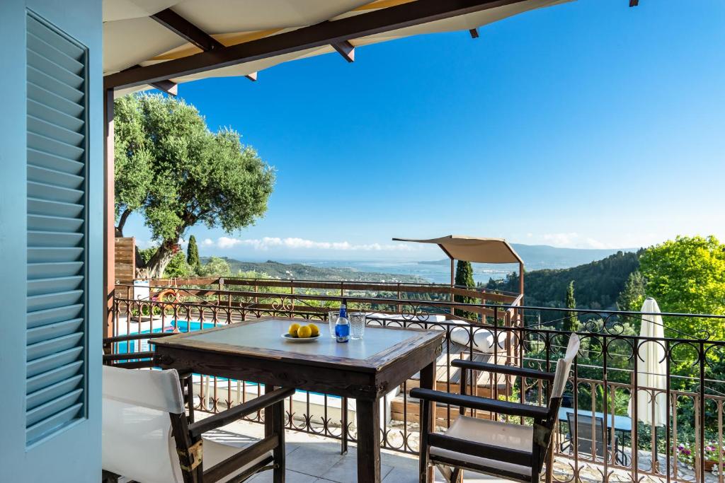 Μπαλκόνι ή βεράντα στο Afroksilia Villa Yakinthos