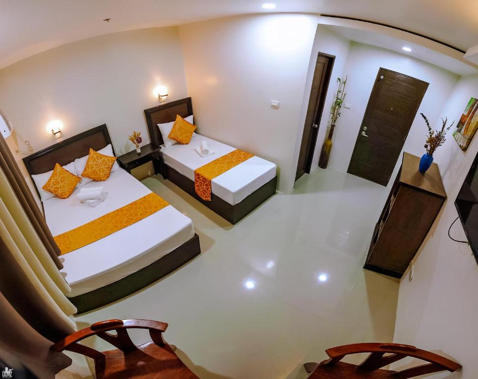 Dianna’s Inn - Deluxe Triple Room
