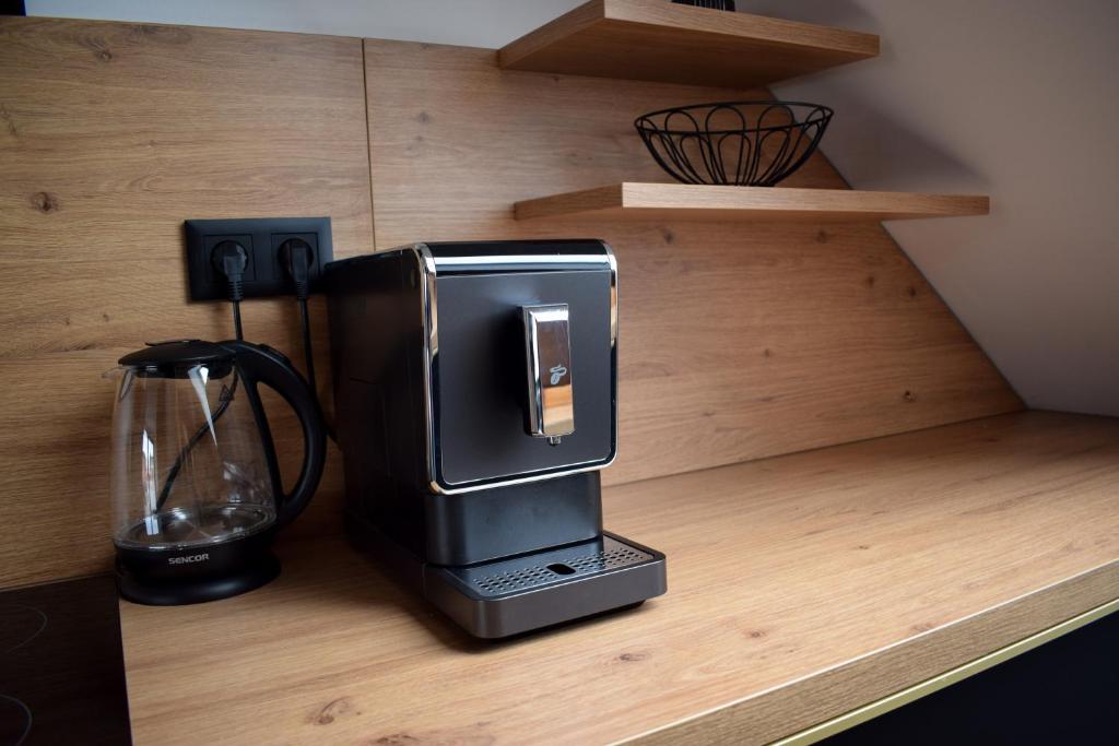 Příslušenství pro přípravu čaje a kávy v ubytování Apartmány Pod Novou