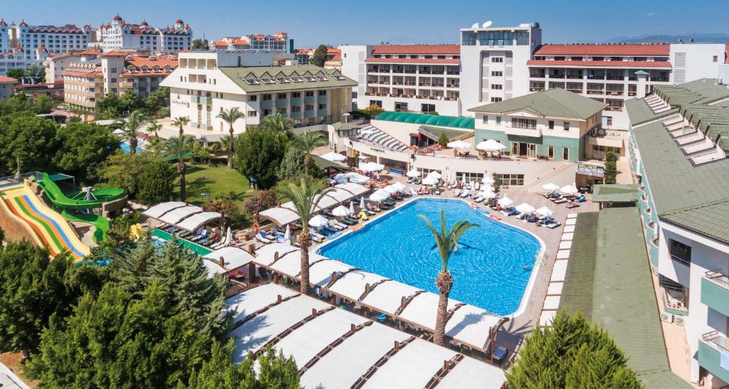 Bazén v ubytování Side Breeze Hotel nebo v jeho okolí