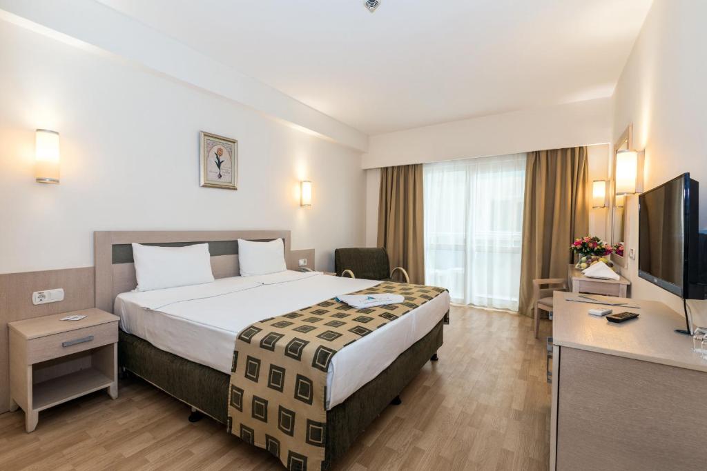 Postel nebo postele na pokoji v ubytování Side Breeze Hotel