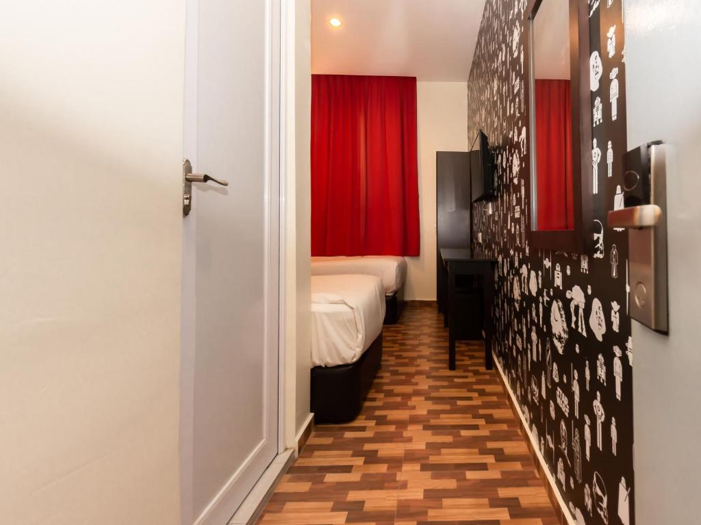 Postel nebo postele na pokoji v ubytování Gold City Hotel