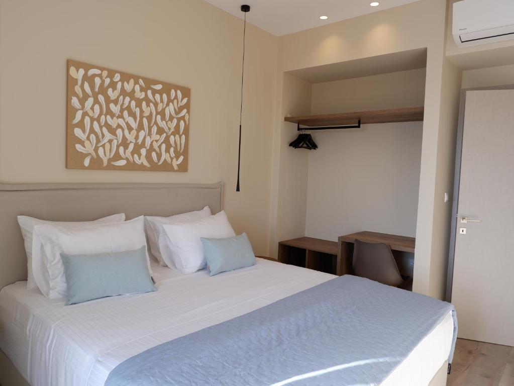 Postel nebo postele na pokoji v ubytování Kaiser Luxury Suites