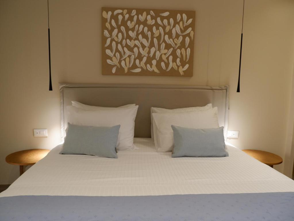 Postel nebo postele na pokoji v ubytování Kaiser Luxury Suites