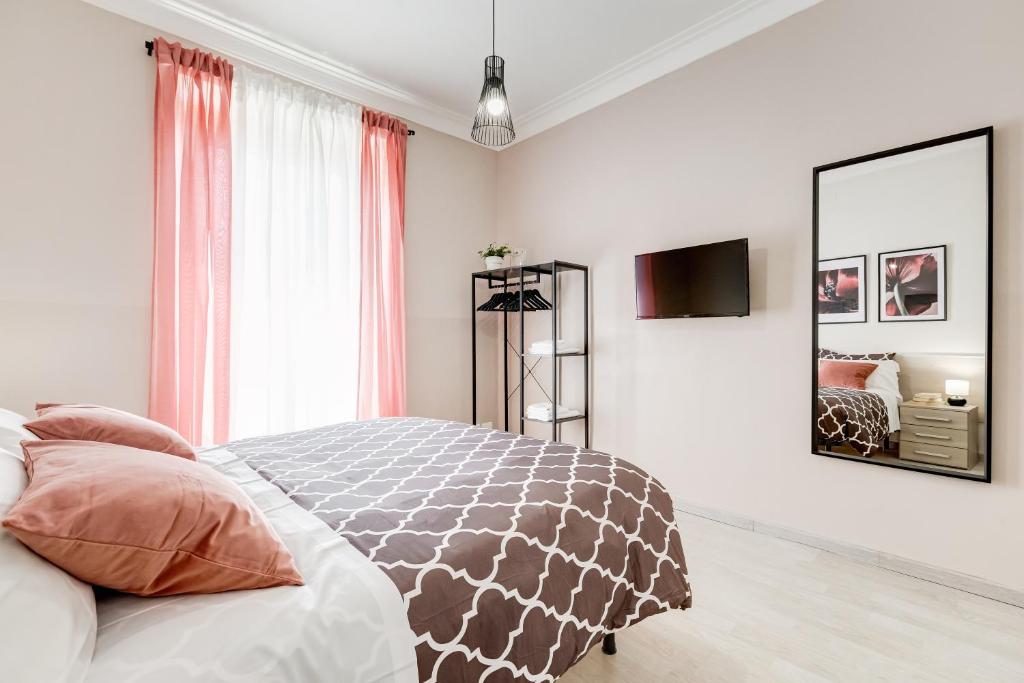 A bed or beds in a room at BDC - Prestige 3Bdr 3Bath in Monti District