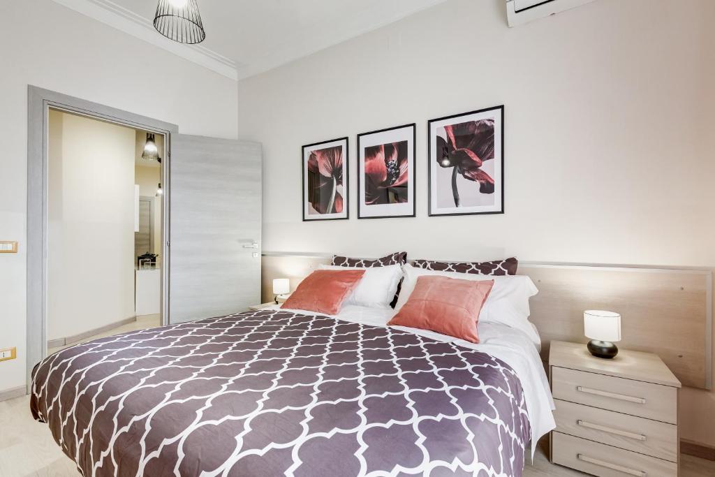 A bed or beds in a room at BDC - Prestige 3Bdr 3Bath in Monti District