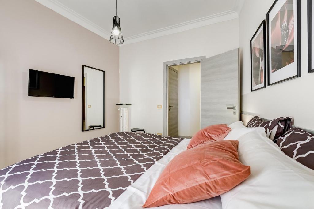 A bed or beds in a room at BDC - Prestige 3Bdr 3Bath in Monti District