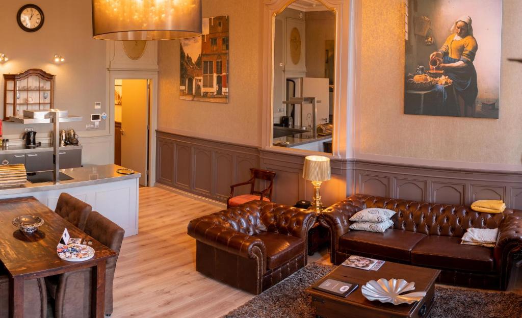 Dutch Masters Short Stay Apartments - Large 2-bedroom Apartment With Canal View - Johannes Vermeer