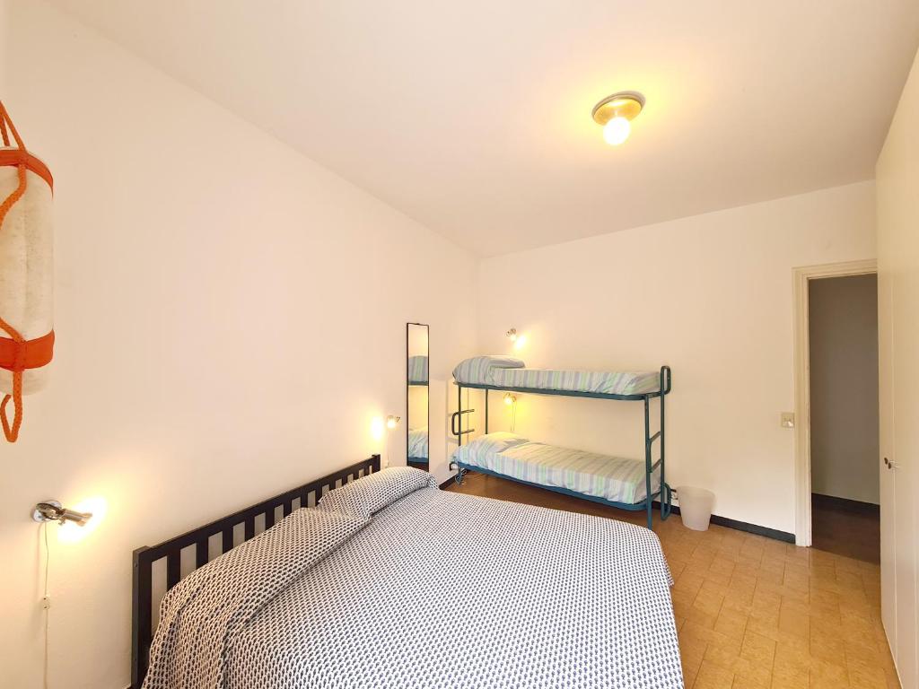 A bed or beds in a room at Sivori Apartment