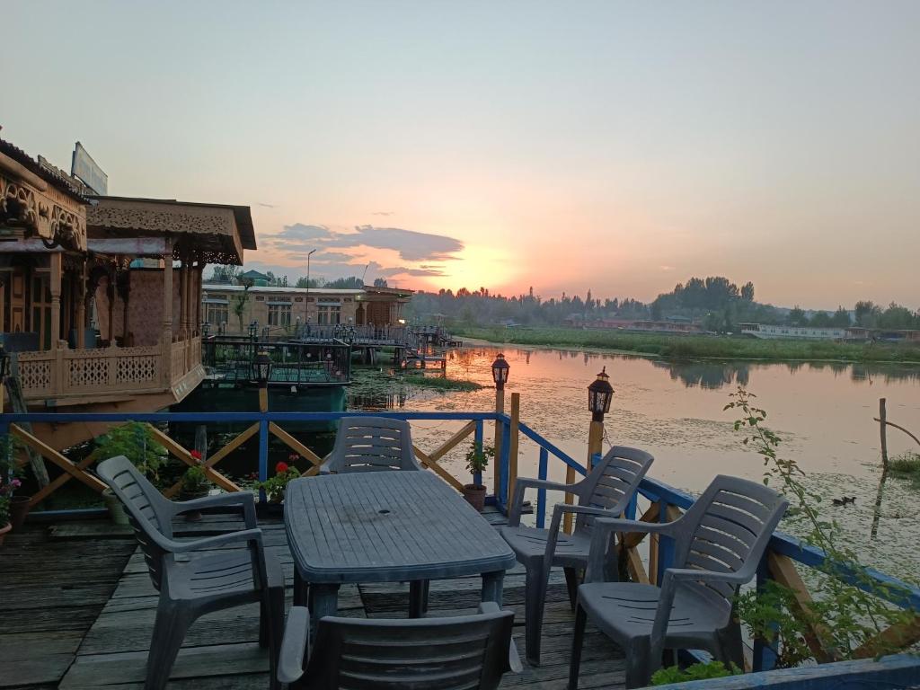 Výhled na řeku, která protéká v blízkosti bed and breakfast