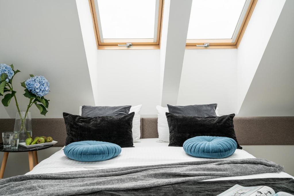 AbsyntApartments 24 Rynek Wrocław - One-Bedroom Apartment