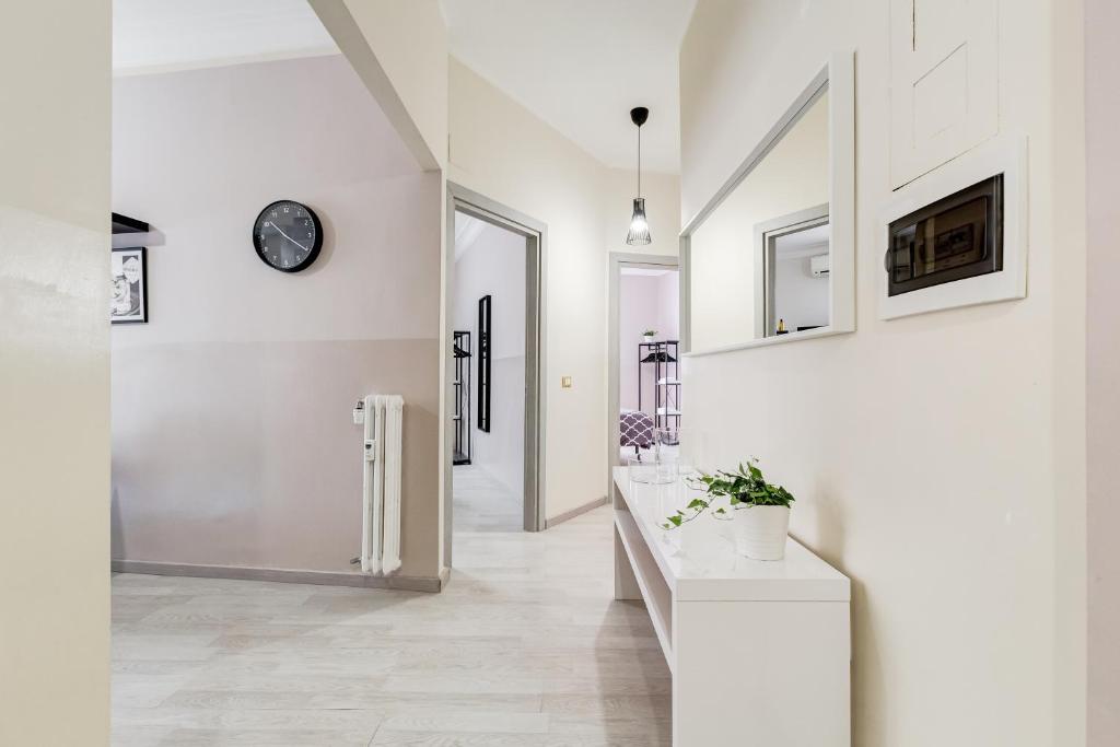 A kitchen or kitchenette at BDC - Prestige 3Bdr 3Bath in Monti District