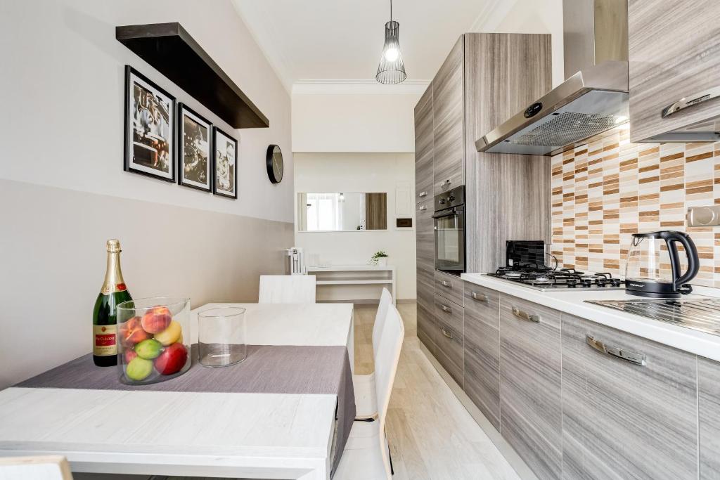 A kitchen or kitchenette at BDC - Prestige 3Bdr 3Bath in Monti District