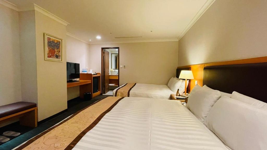 Postel nebo postele na pokoji v ubytování Fuward Hotel Tainan