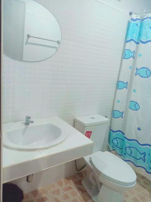 Koupelna v ubytování Boodsarin Hotel