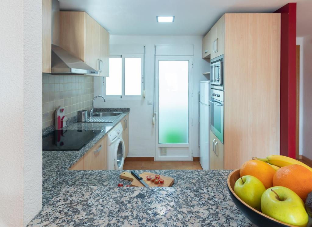 LUMINOSO. COMODO. ACOGEDOR. WIFI. Junto a AVE, Valencia ...