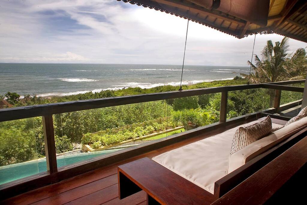 The Shore Villa – 5 Bedrooms – Beachfront