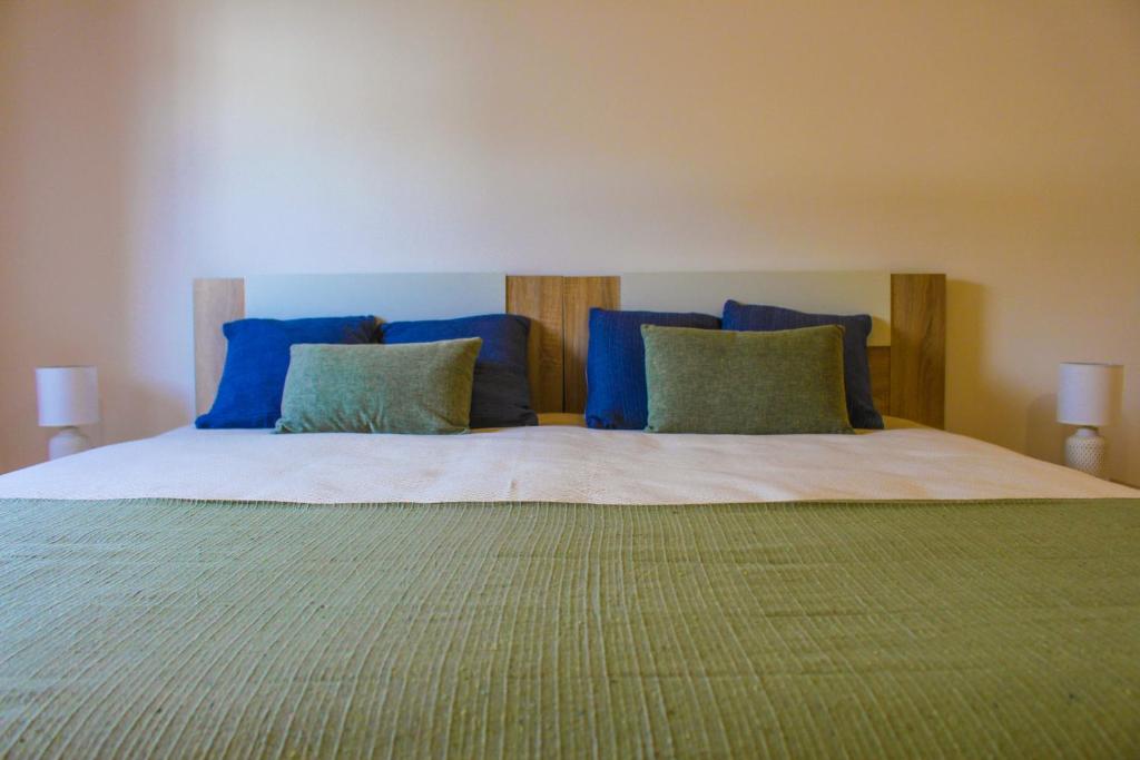 Uma cama ou camas num quarto em Casa de Campo Vale do Ceira
