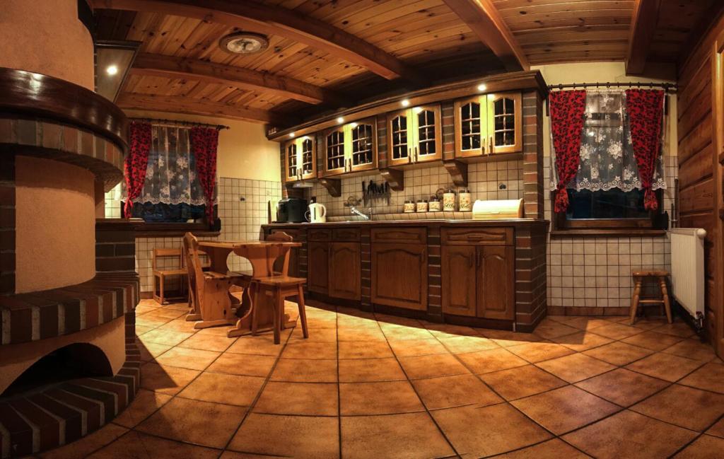 Lounge nebo bar v ubytování Tworzówka - Ekskluzywne Domy w górach