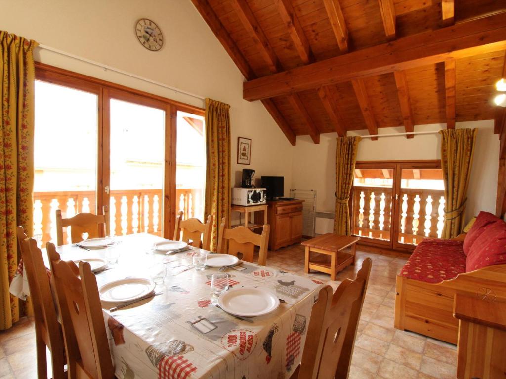 a dining room with a table and chairs and a room at Appartement Aussois, 3 pièces, 6 personnes - FR-1-508-88 in Aussois