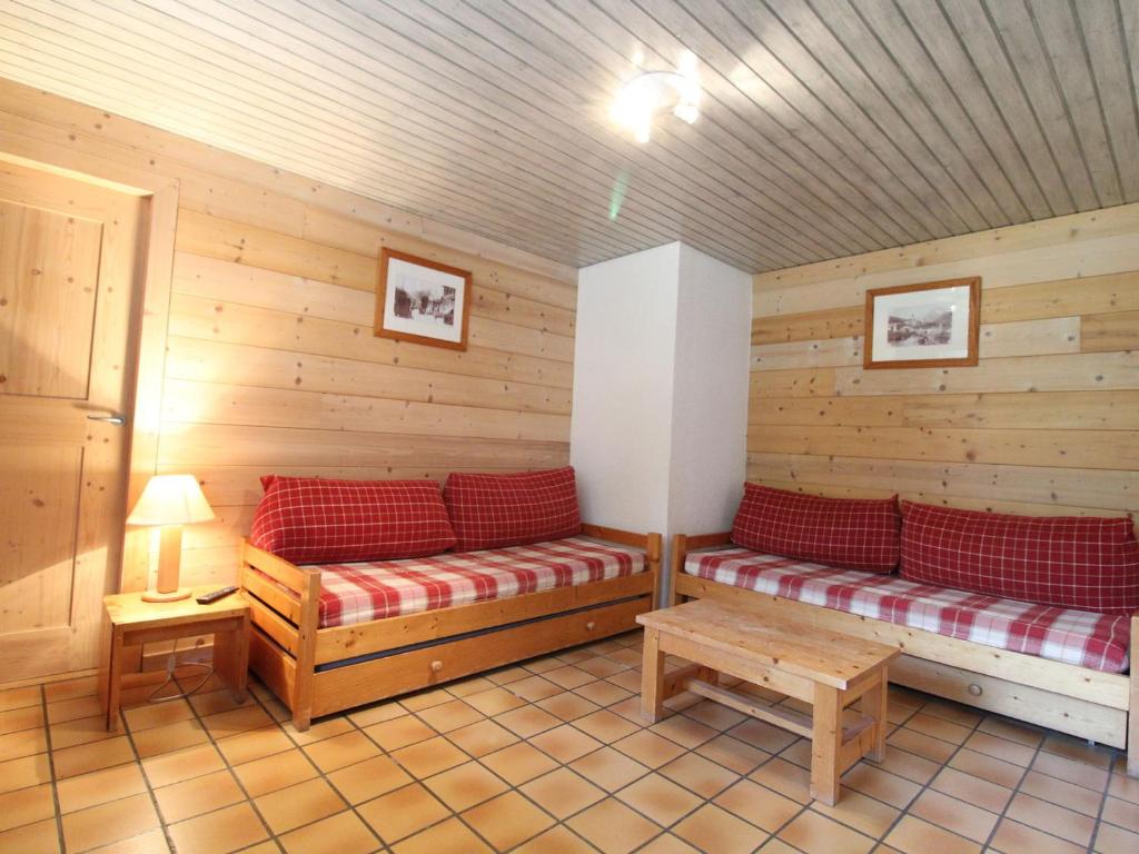 a room with two couches in a wooden cabin at Appartement Lanslevillard, 2 pièces, 5 personnes - FR-1-508-144 in Lanslevillard