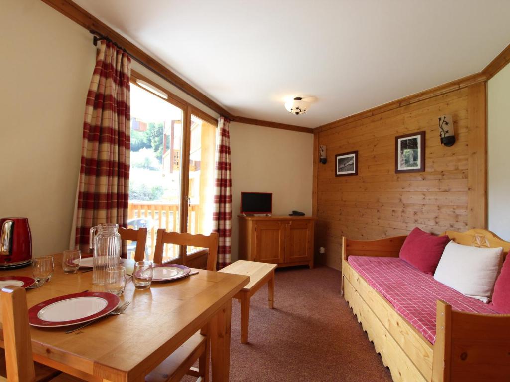 a living room with a table and a couch at Appartement Lanslebourg-Mont-Cenis, 2 pièces, 4 personnes - FR-1-508-149 in Lanslebourg-Mont-Cenis