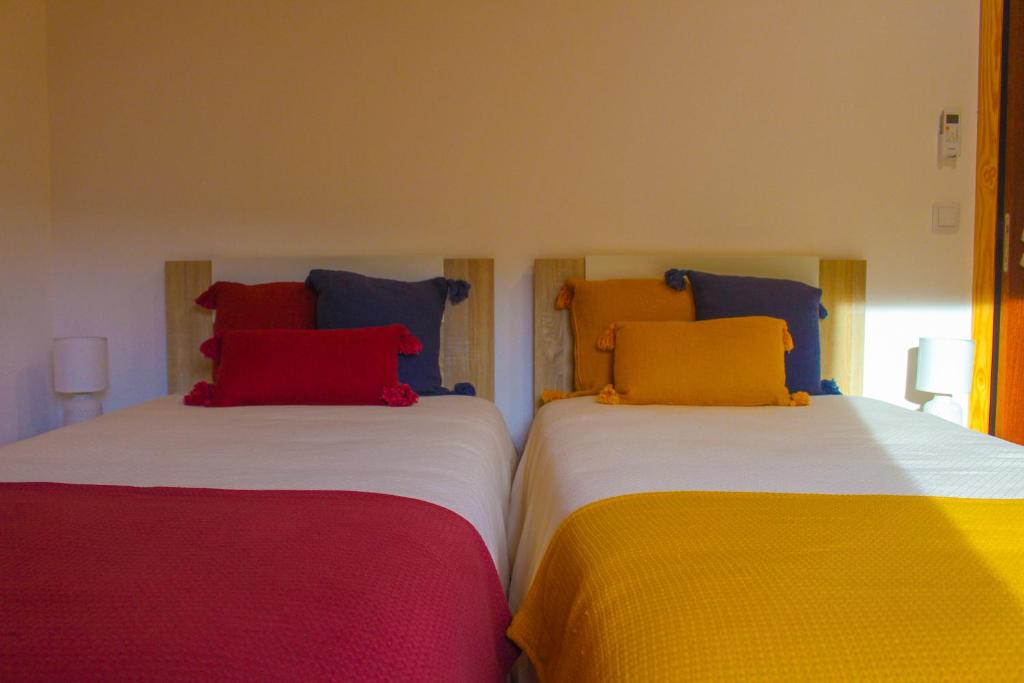 Uma cama ou camas num quarto em Casa de Campo Vale do Ceira