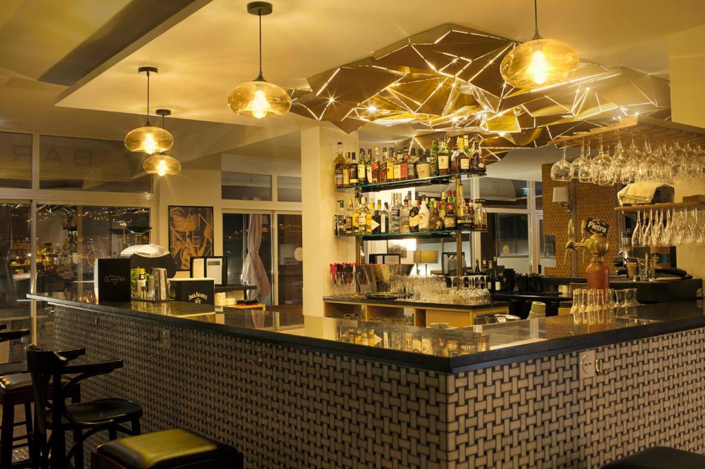 Lounge nebo bar v ubytování Hotel La Pietra Restaurant & Spa