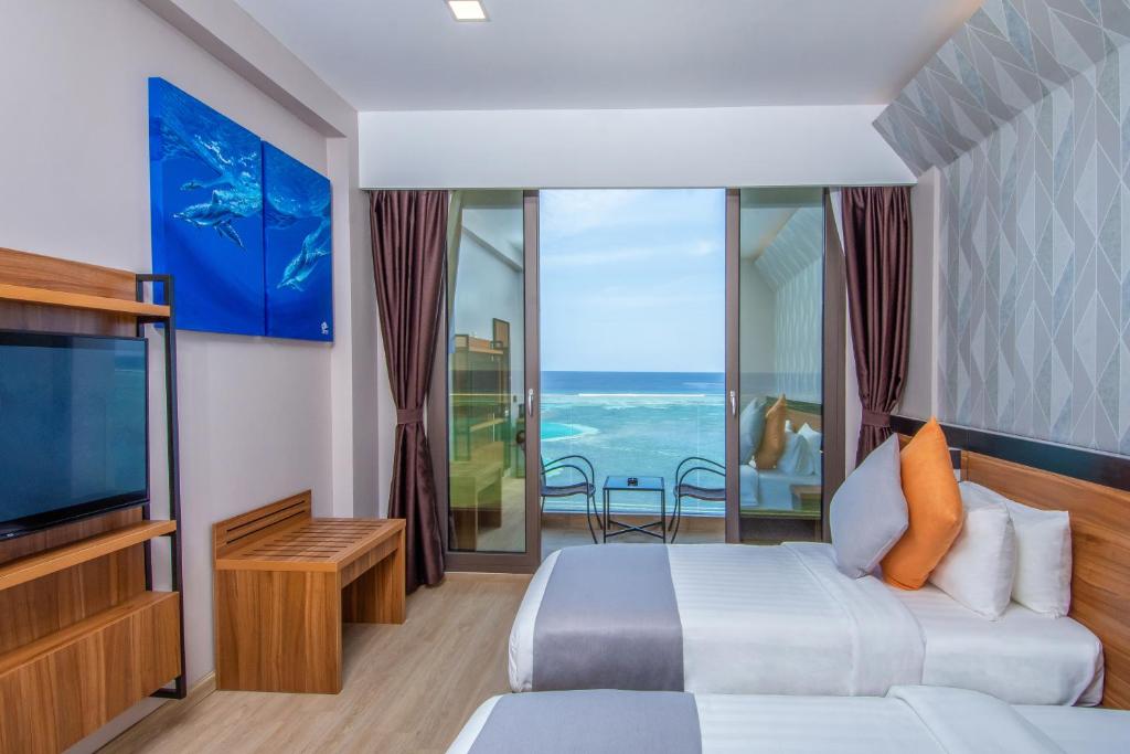 Triton Prestige Seaview and Spa photo