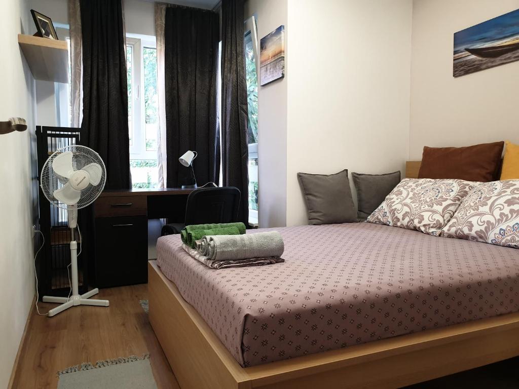 A bed or beds in a room at New The Twins Varna Two-Bedroom, Apt 5 at 15 Tsani Ginchev Street, floor 3