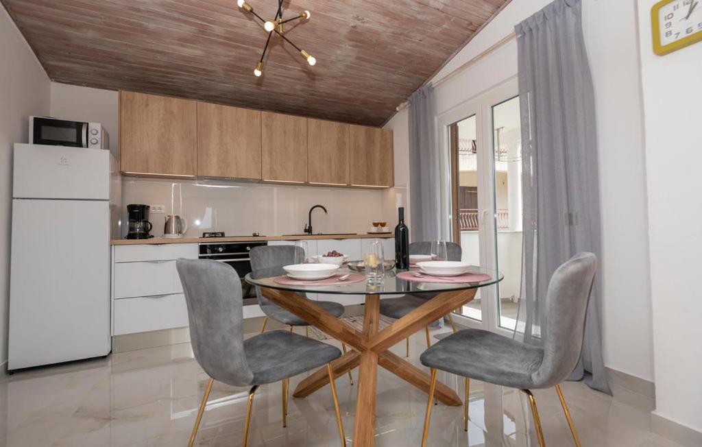 Kuchyňa alebo kuchynka v ubytovaní Panoramico apartment, private jacuzzi