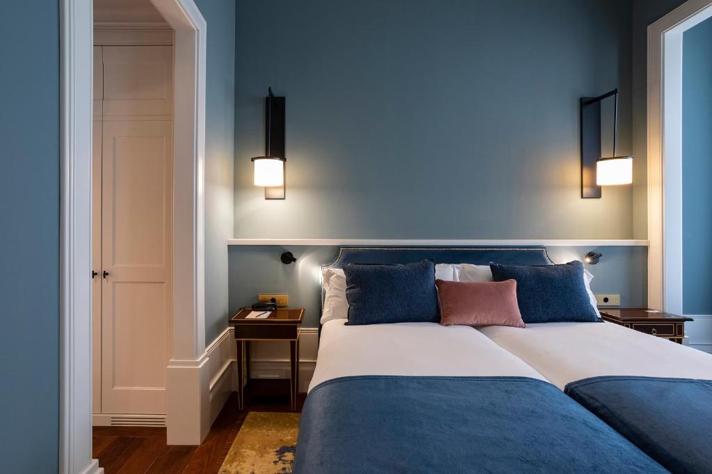 
Superior Room with City View
