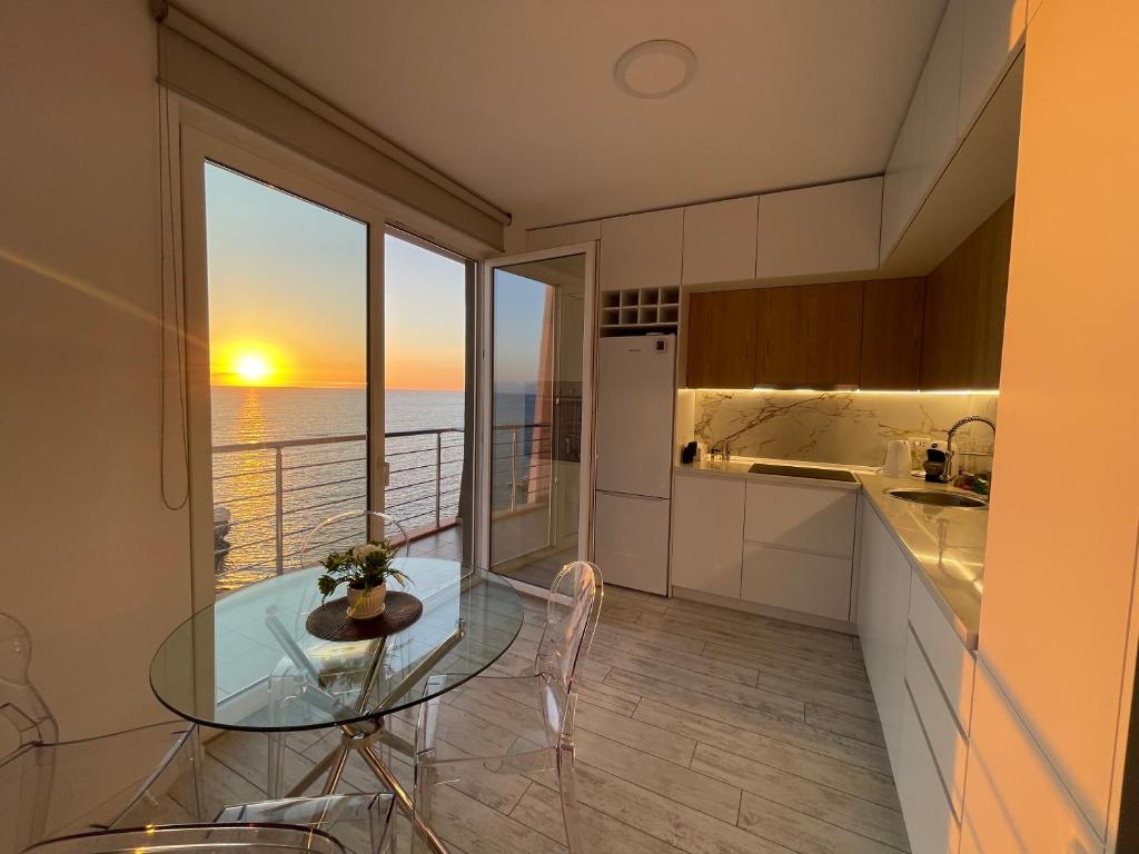 Durres Currila Modern Luxury STUNNING Beach Views - Image 11
