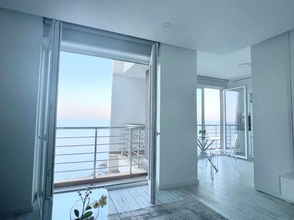 Durres Currila Modern Luxury STUNNING Beach Views - Image 7