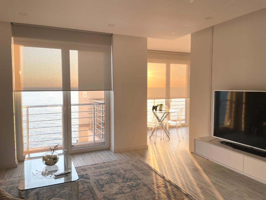Durres Currila Modern Luxury STUNNING Beach Views - Image 14