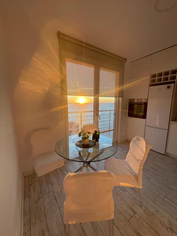 Durres Currila Modern Luxury STUNNING Beach Views - Image 12