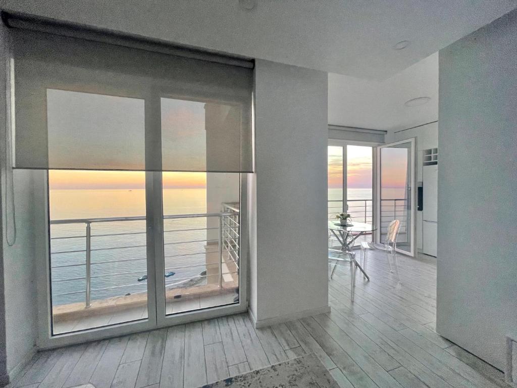 Durres Currila Modern Luxury STUNNING Beach Views - Image 8