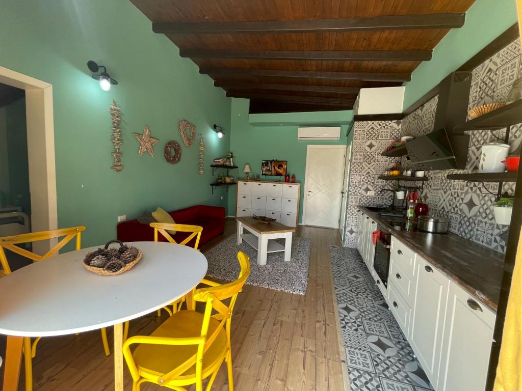 Twins house Gjirokaster - Housity