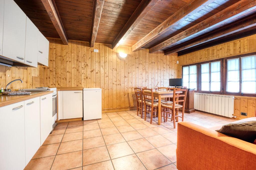 Kuchyňa alebo kuchynka v ubytovaní Incanto Walser Apartments Ronco