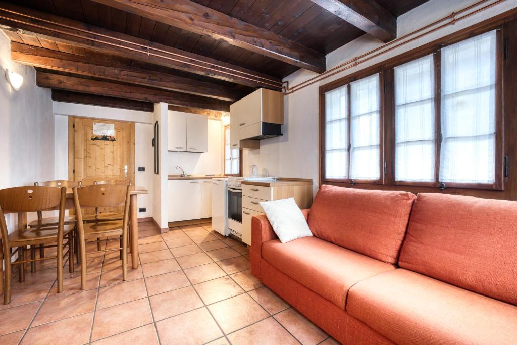 Kuchyňa alebo kuchynka v ubytovaní Incanto Walser Apartments Ronco