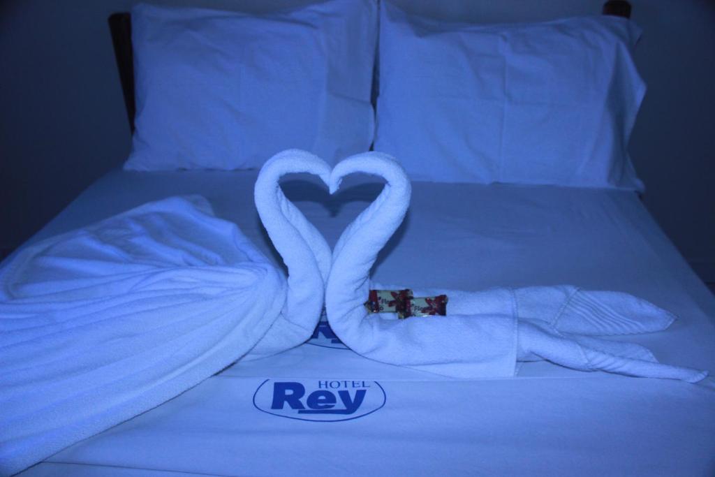 Postel nebo postele na pokoji v ubytování Hotel Rey