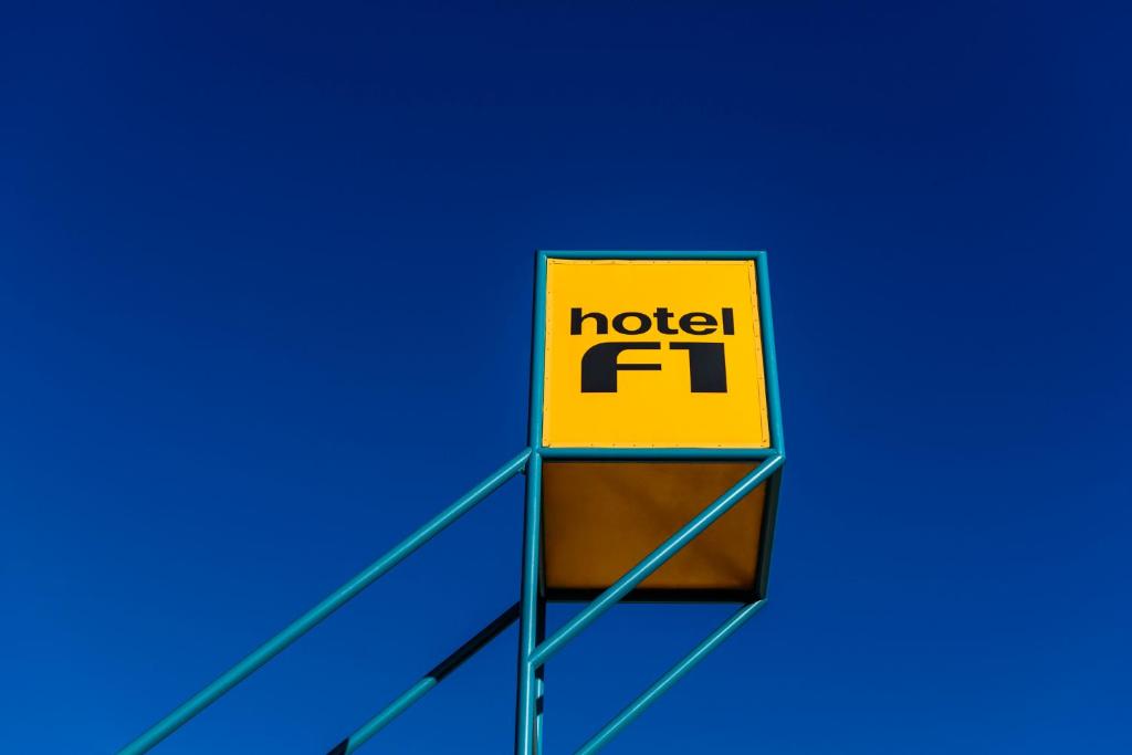 Certifikát, hodnocení, plakát nebo jiný dokument vystavený v ubytování hotelF1 Lorient