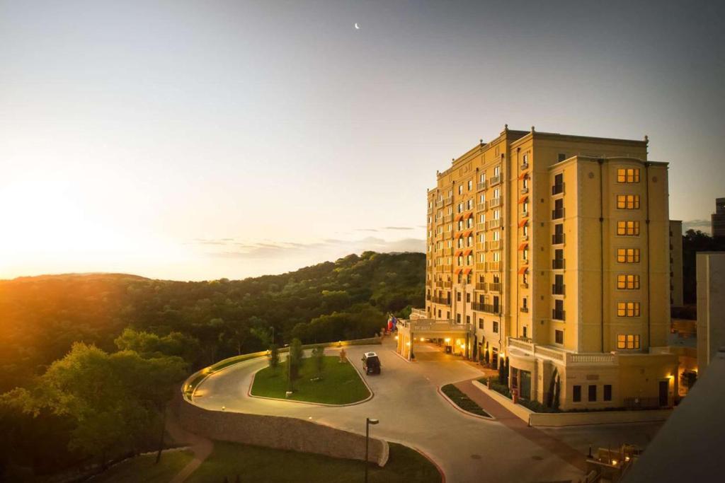 a view of a building with the sunset in the background at Hotel Viata in Austin