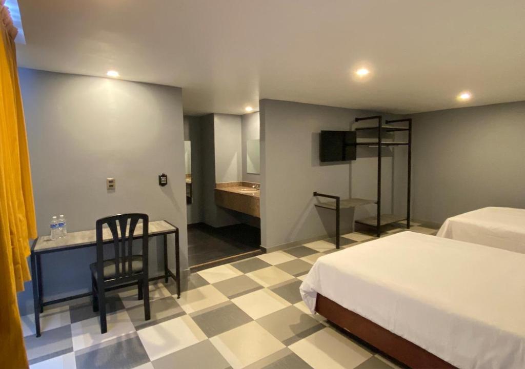 Hotel Estrella de Oriente - Standard Double Room With Two Double Beds